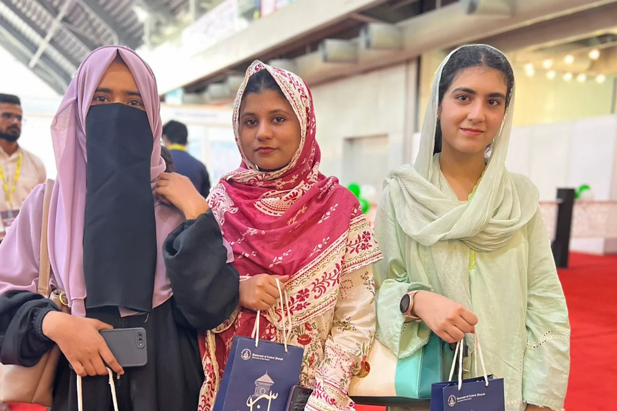 Faculty-of-Science-Technologys-Students-Participated-in-Pakistan-Chemical-Forum-2026-3